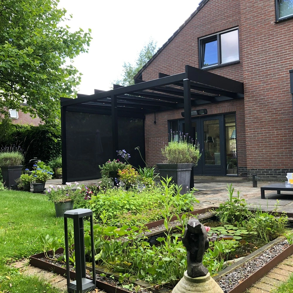 Glazen overkapping met zonwering en tuin in Groningen van Veldman Zonwering Glazen overkapping met zonwering en tuin in Groningen van Veldman Zonwering