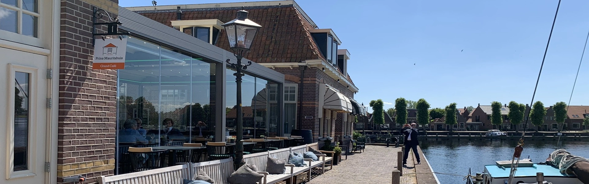 Glazen terrasoverkapping bij Prins Mauritshuis in Blokzijl Glazen terrasoverkapping bij Prins Mauritshuis in Blokzijl