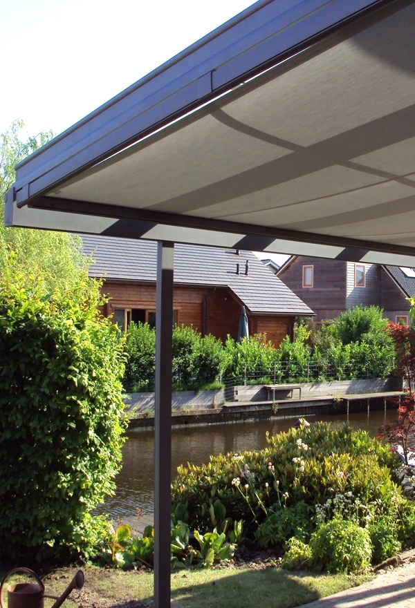 Glazen terrasoverkapping door Veldman Zonwering in Hempens Glazen terrasoverkapping door Veldman Zonwering in Hempens