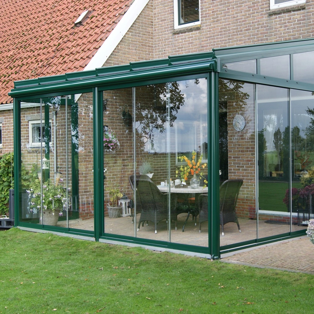 Glazen tuinkamer geplaatst door Veldman Zonwering aan een woning met uitzicht op de tuin Glazen tuinkamer geplaatst door Veldman Zonwering aan een woning met uitzicht op de tuin