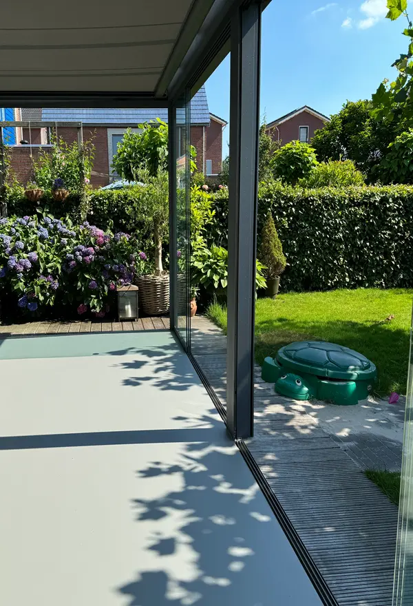 Glazen tuinkamer in Heerenveen door Veldman Zonwering Glazen tuinkamer in Heerenveen door Veldman Zonwering