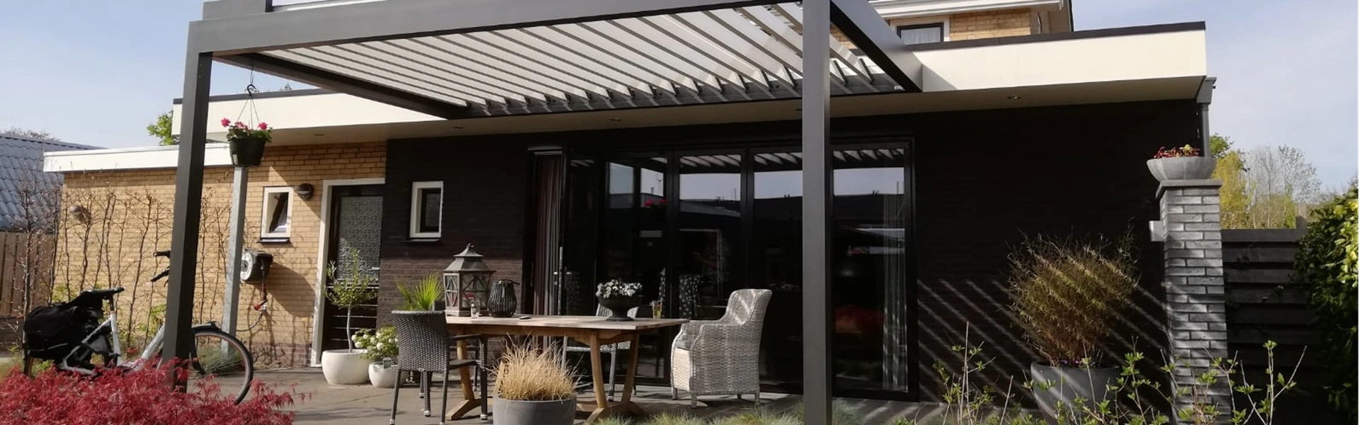 Lamellen overkapping geplaatst door Veldman Zonwering in Surhuisterveen Lamellen overkapping geplaatst door Veldman Zonwering in Surhuisterveen