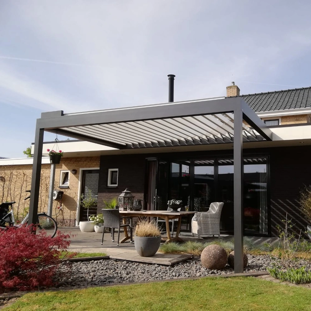 Lamellen overkapping gerealiseerd door Veldman Zonwering in Surhuisterveen Lamellen overkapping gerealiseerd door Veldman Zonwering in Surhuisterveen