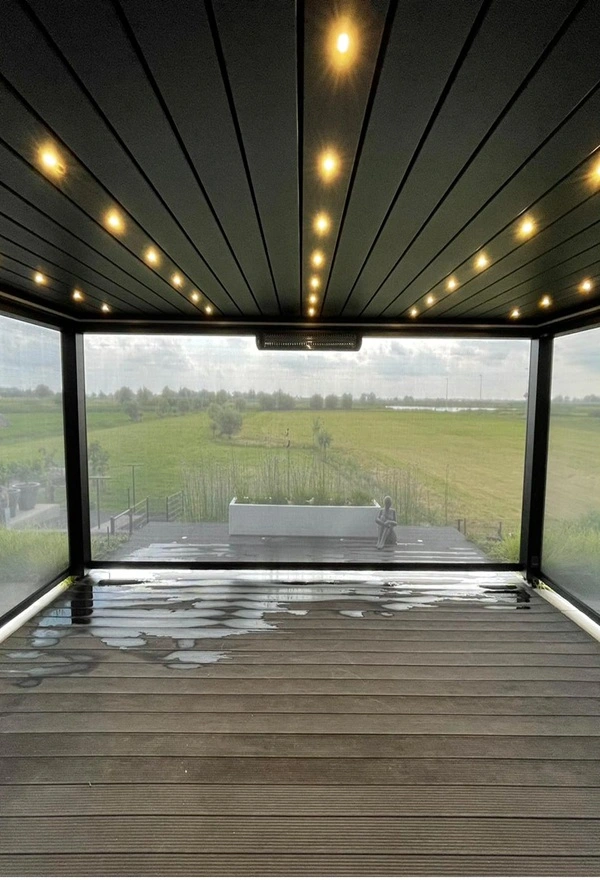 Lamellen overkapping met schermen en uitzicht in Wilsum door Veldman Zonwering Lamellen overkapping met schermen en uitzicht in Wilsum door Veldman Zonwering