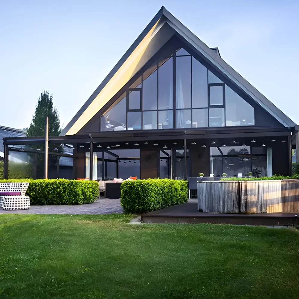 Modern vakantiehuis Zwaluwhof met terrasoverkapping door Veldman Zonwering in Dalfsen Modern vakantiehuis Zwaluwhof met terrasoverkapping door Veldman Zonwering in Dalfsen