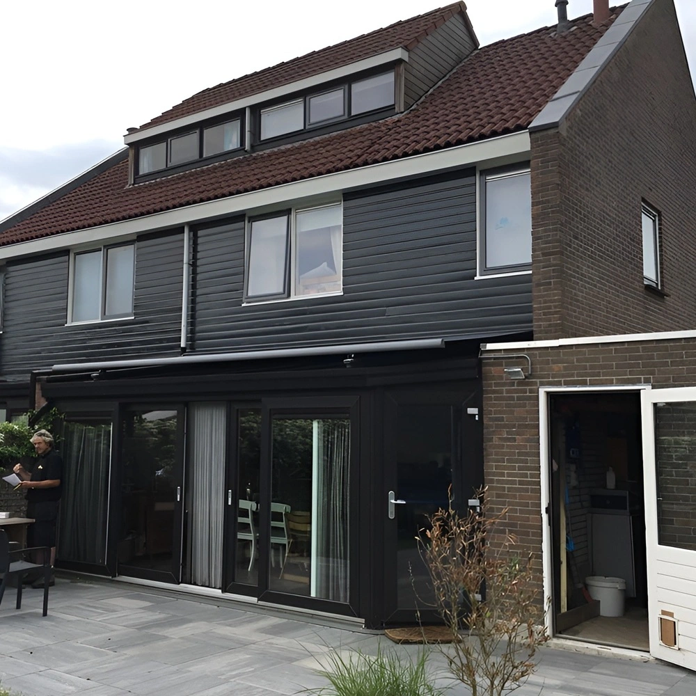 Serre met zonwering in Friesland, geplaatst door Veldman Zonwering, voor extra comfort Serre met zonwering in Friesland geplaatst door Veldman Zonwering voor extra comfort