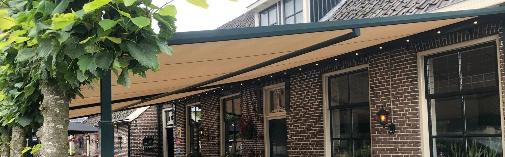 Terras met textiel overkapping bij restaurant De Ar in Westerbork, geplaatst door Veldman Zonwering Terras met textiel overkapping bij restaurant De Ar in Westerbork geplaatst door Veldman Zonwering