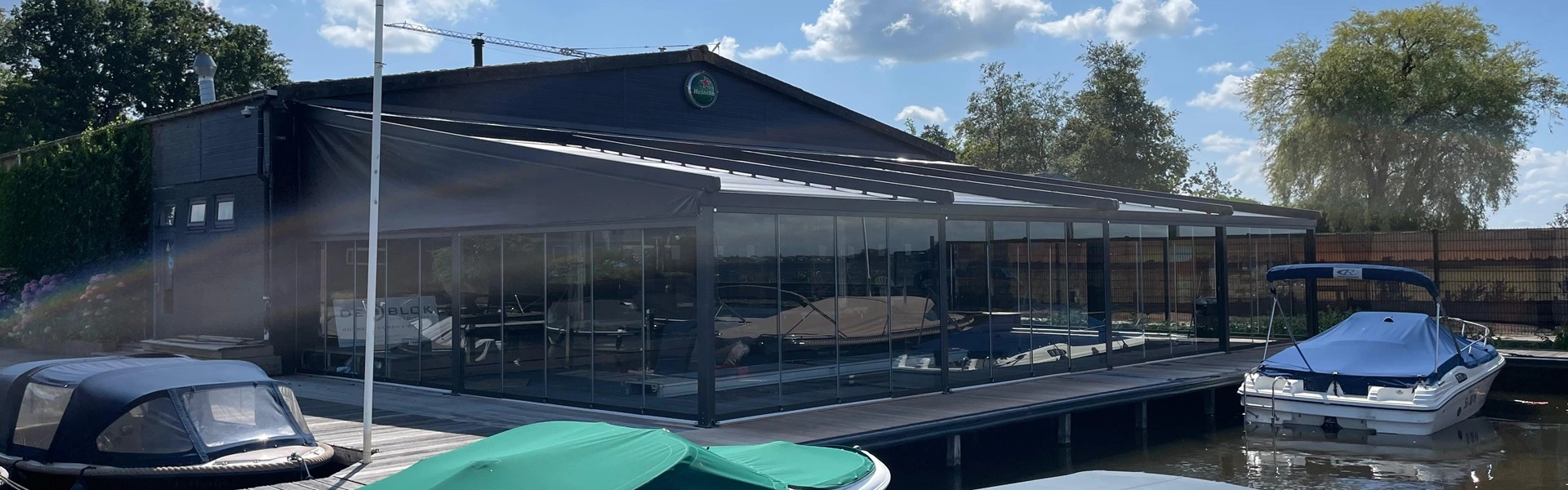 Terrasoverkapping bij restaurant Loosdrecht, project Veldman Zonwering