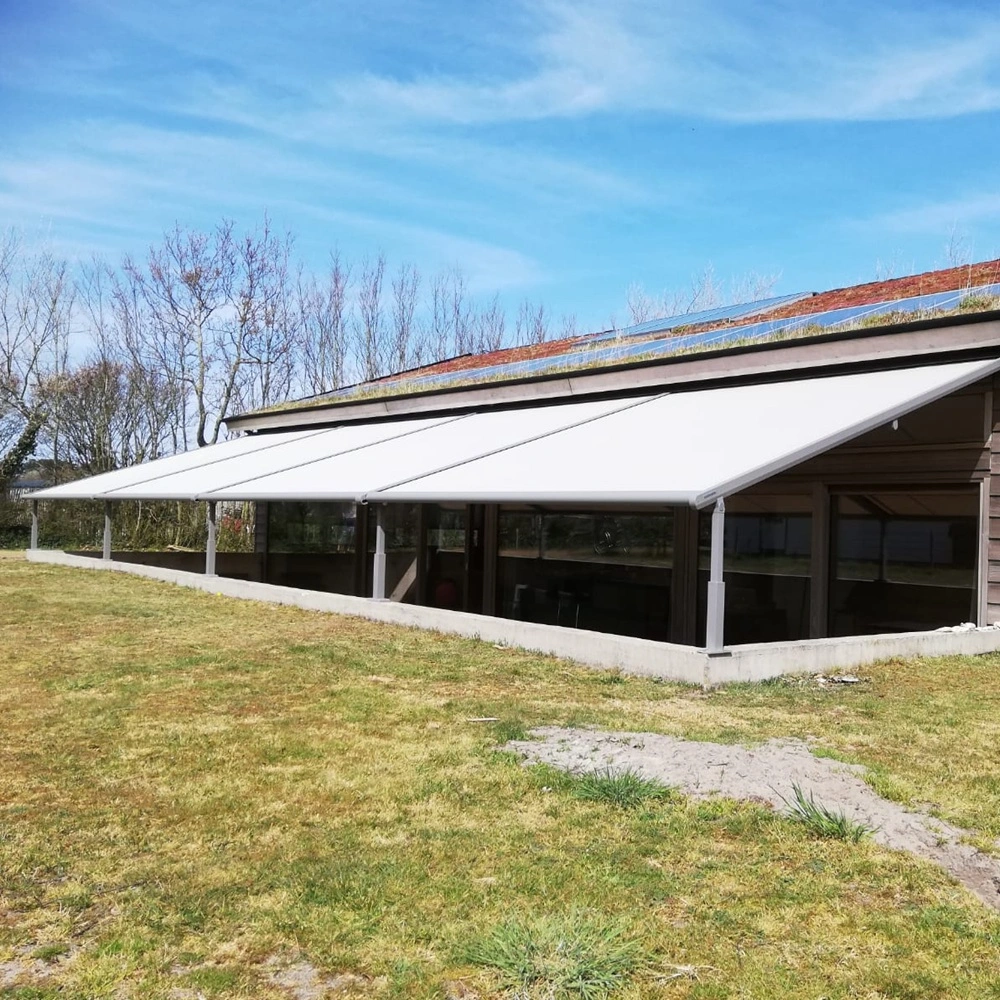 Textiel overkapping met schuifdak door Veldman Zonwering bij B&B op Ameland Textiel overkapping met schuifdak door Veldman Zonwering bij B&B op Ameland