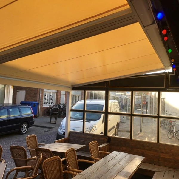 Textiel overkapping met schuifdak door Veldman Zonwering bij ’t Swintje in Egmond Textiel overkapping met schuifdak door Veldman Zonwering bij 't Swintje in Egmond