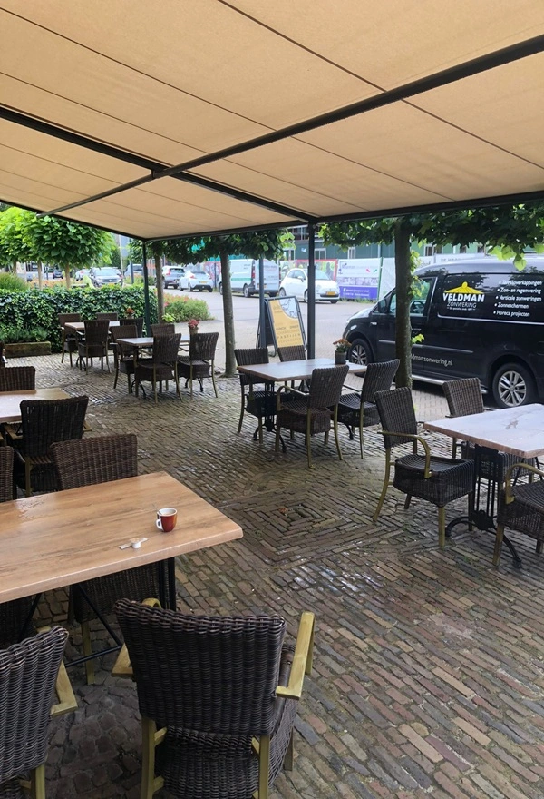 Textiel overkapping met schuifdak geplaatst bij restaurant De Ar in Westerbork door Veldman Zonwering Textiel overkapping met schuifdak geplaatst bij restaurant De Ar in Westerbork door Veldman Zonwering