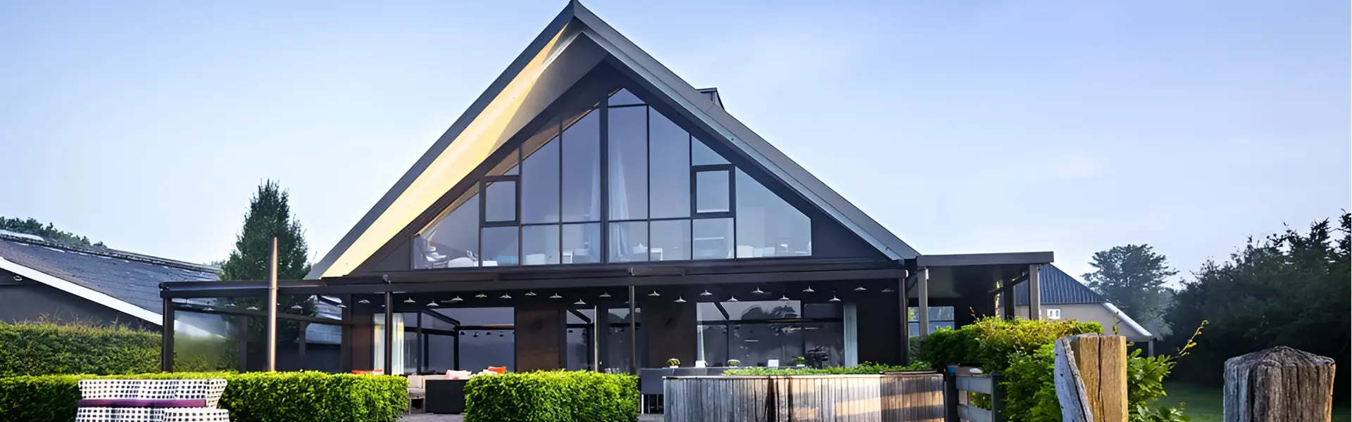 Vakantiehuis Zwaluwhof met moderne terrasoverkapping door Veldman Zonwering in Dalfsen Vakantiehuis Zwaluwhof met moderne terrasoverkapping door Veldman Zonwering in Dalfsen