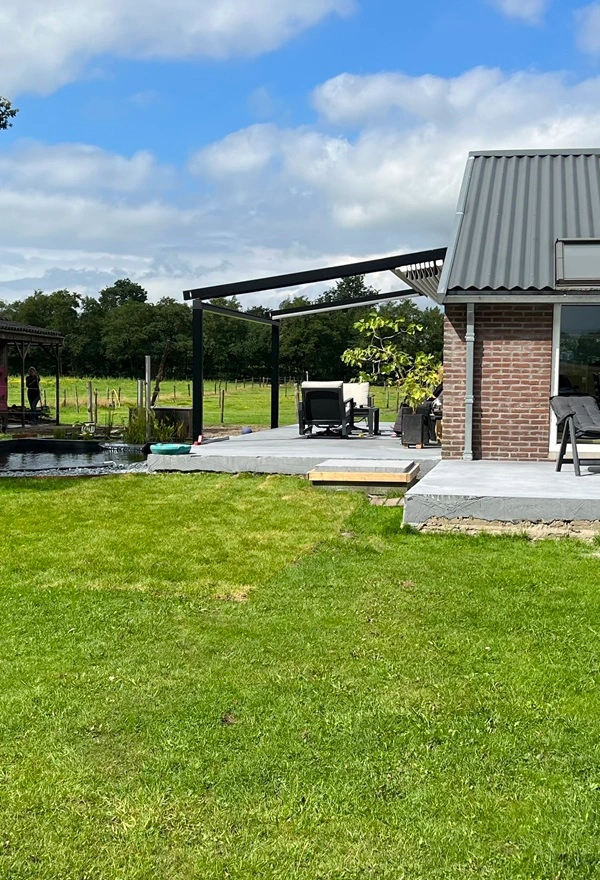 Veldman Zonwering overkapping met schuifdak aan woning in Smilde Veldman Zonwering overkapping met schuifdak aan woning in Smilde