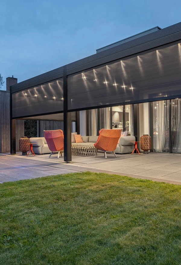 Veldman Zonwering overkapping met screens en verlichting in Zwolle Veldman Zonwering overkapping met screens en verlichting in Zwolle