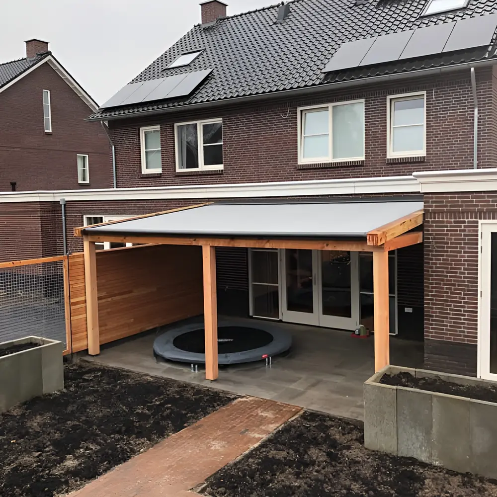 Veldman Zonwering serrezonwering met houten constructie en trampoline in Gelderland Veldman Zonwering serrezonwering met houten constructie en trampoline in Gelderland
