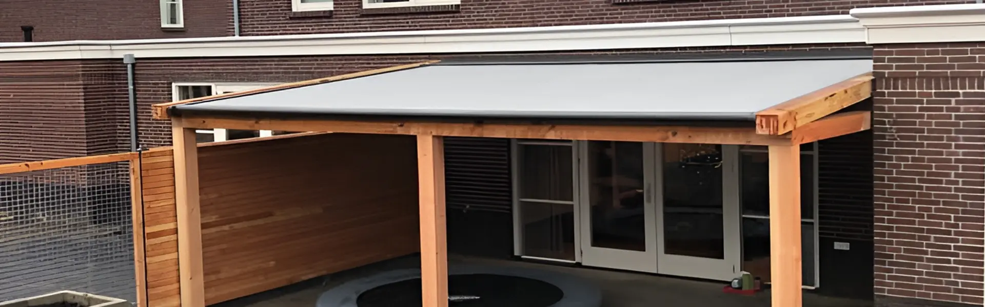 Veldman Zonwering serrezonwering met houten constructie en zijwand in Harlingen Veldman Zonwering serrezonwering met houten constructie en zijwand in Harlingen