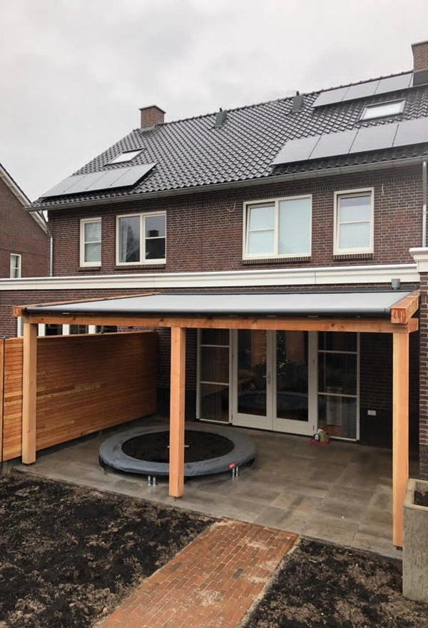 Veldman Zonwering serrezonwering met houten frame bij woning in Harlingen Veldman Zonwering serrezonwering met houten frame bij woning in Harlingen