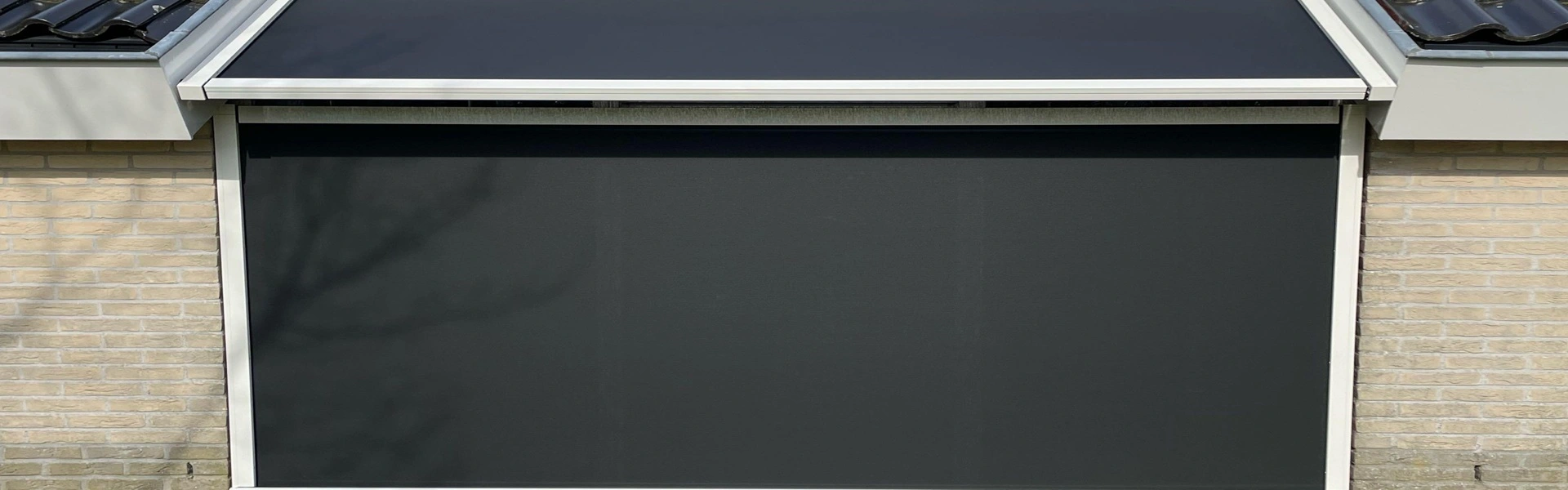 Veldman Zonwering serrezonwering met strakke afwerking in Joure Veldman Zonwering serrezonwering met strakke afwerking in Joure