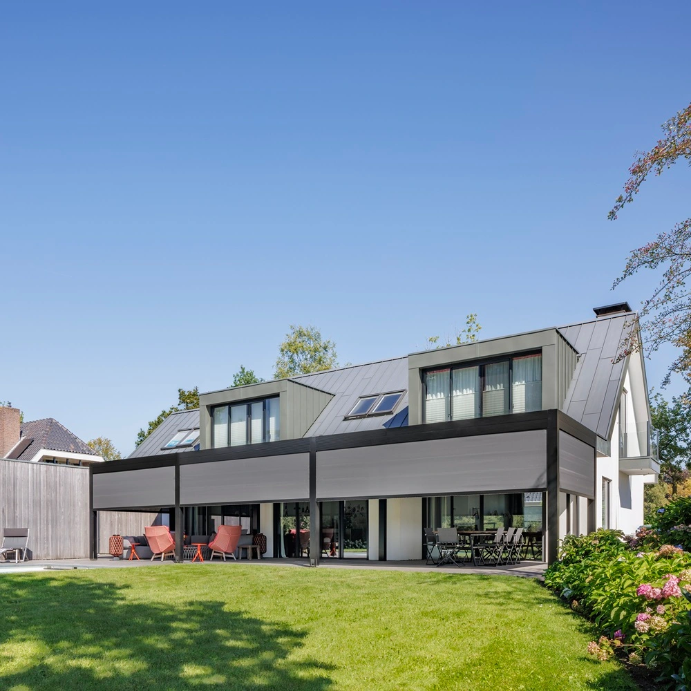 Veldman Zonwering terrasoverkapping met screens bij woning in Zwolle Veldman Zonwering terrasoverkapping met screens bij woning in Zwolle