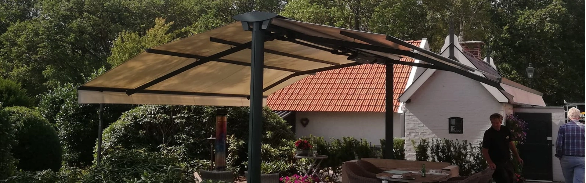 Vrijstaande zon en regenscherm Katlijk door Veldman Zonwering