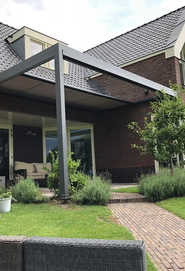 Vrijstaande zon- en regenscherm in Werkhoven door Veldman Zonwering Vrijstaande zon- en regenscherm in Werkhoven door Veldman Zonwering