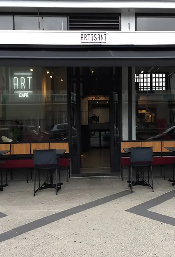 Zonnescherm bij restaurant Artisani door Veldman Zonwering Zonnescherm bij restaurant Artisani door Veldman Zonwering