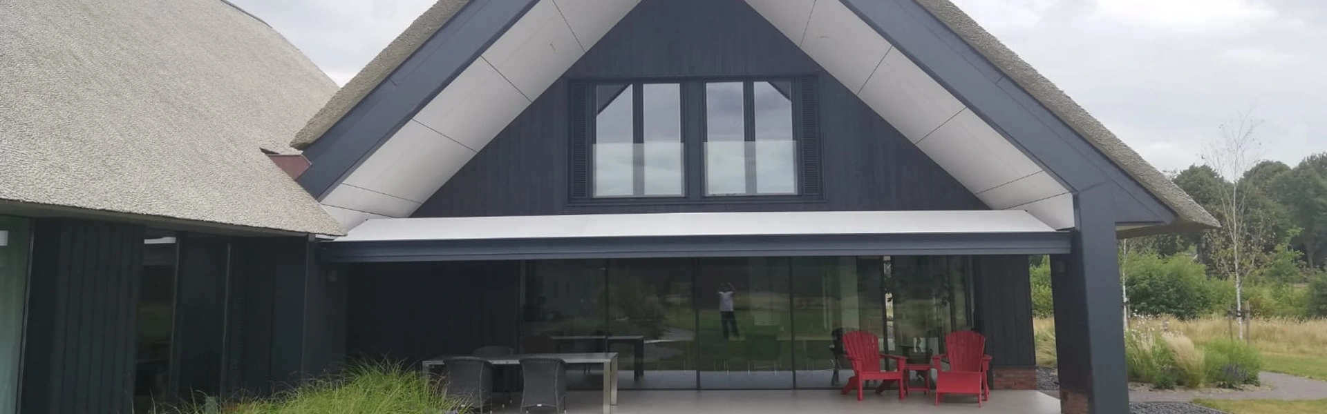 Zonwering geplaatst door Veldman Zonwering in Schipborg voor optimale schaduw Zonwering geplaatst door Veldman Zonwering in Schipborg voor optimale schaduw 1