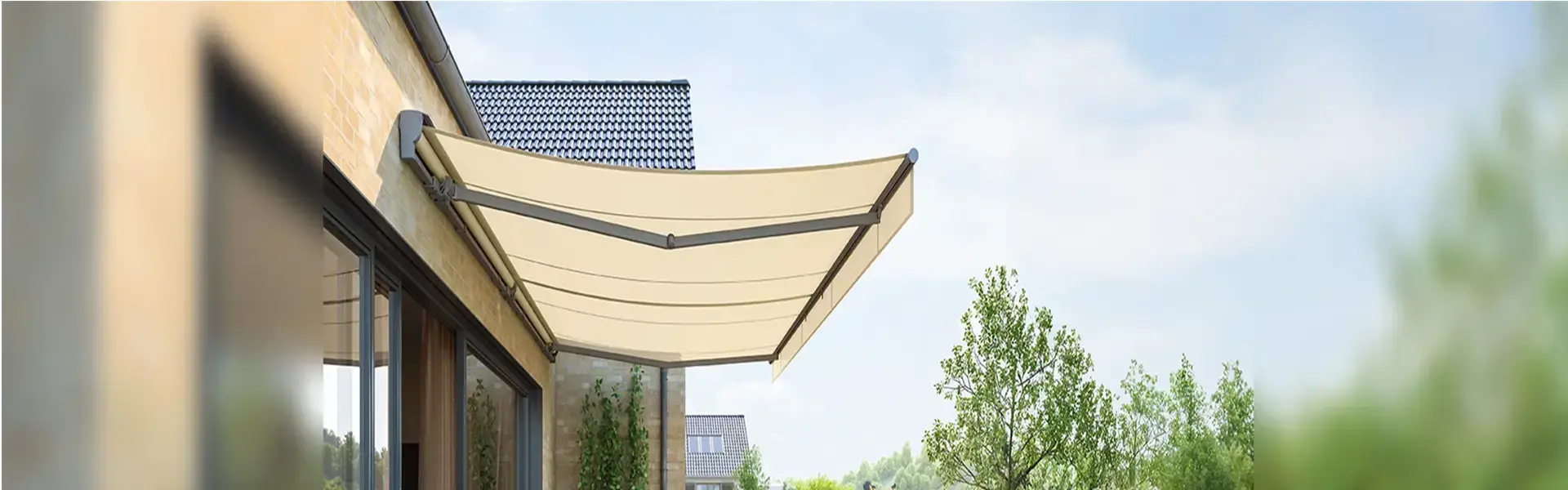 weinor topas ii breed knikarmscherm beige zonnescherm aan gevel veldman zonwering