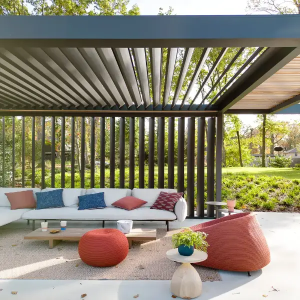 Houten en aluminium overkapping moderne lamellen