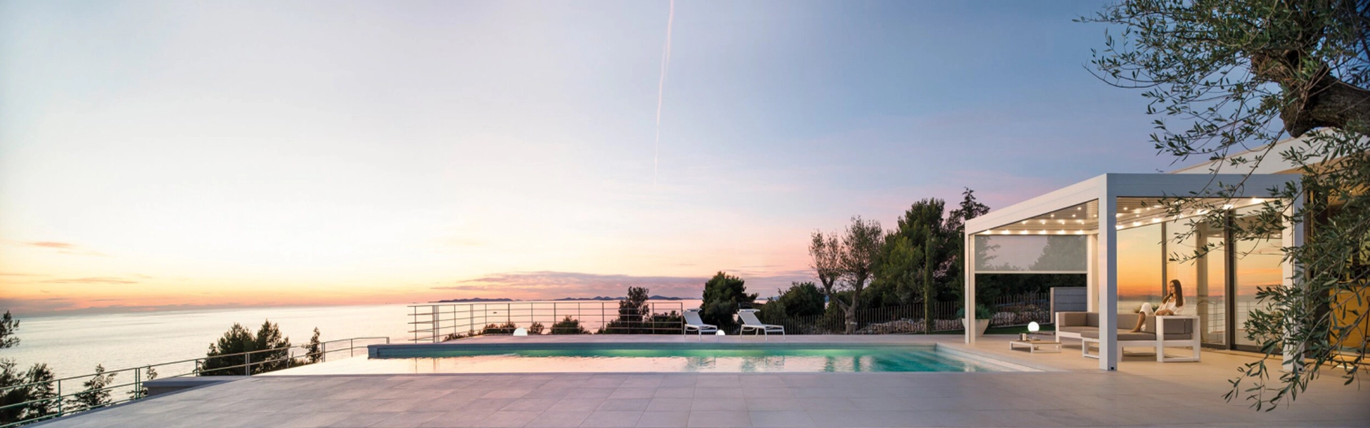 Lamellen overkapping bij zonsondergang kind en hond die samen spelen 2