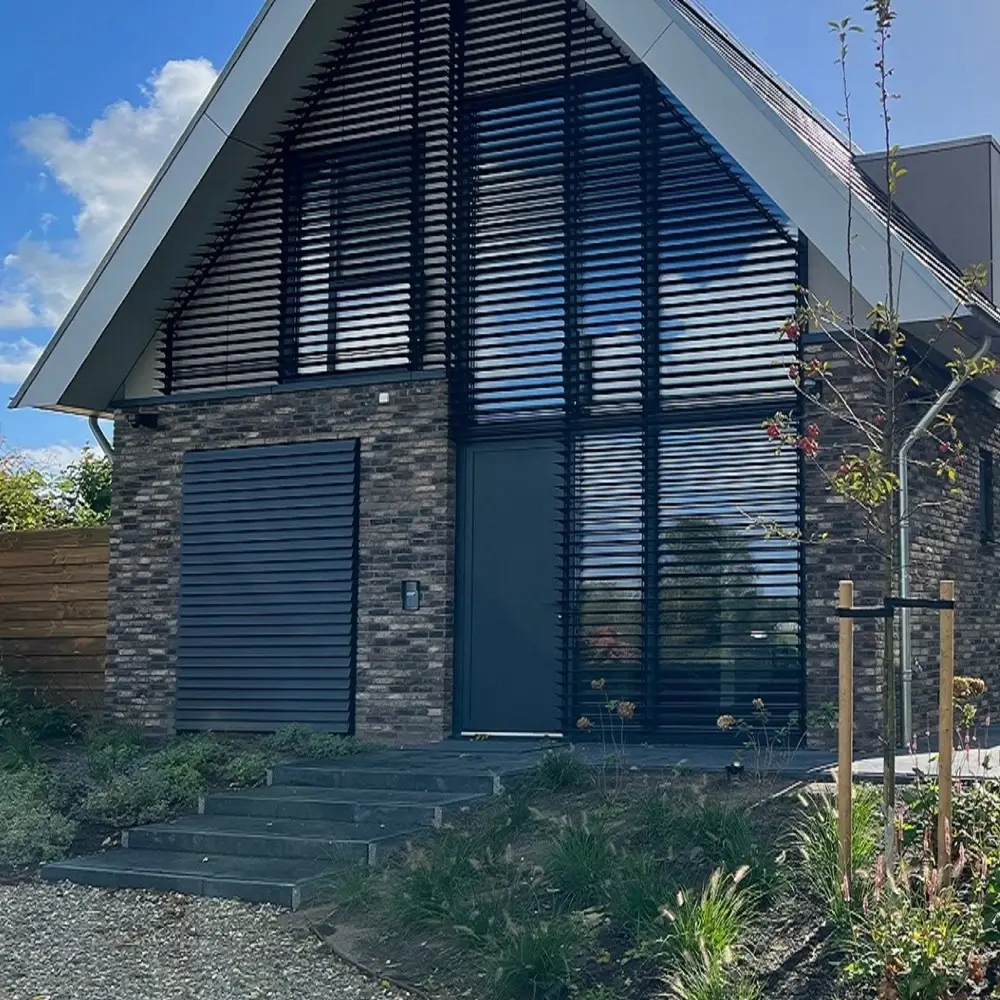 Louvre zonwering voor lichtbeheer