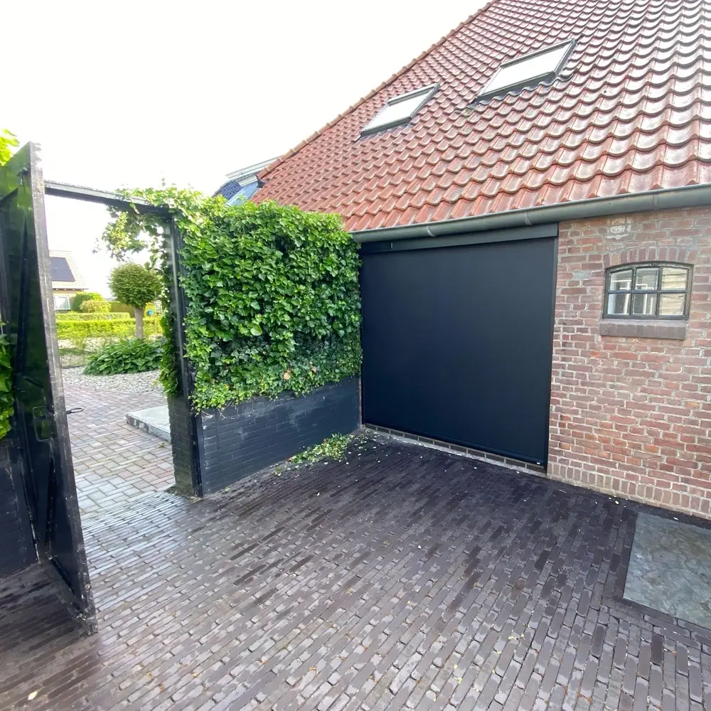 Solar screen in Rottum op boederij Veldman Zonwering
