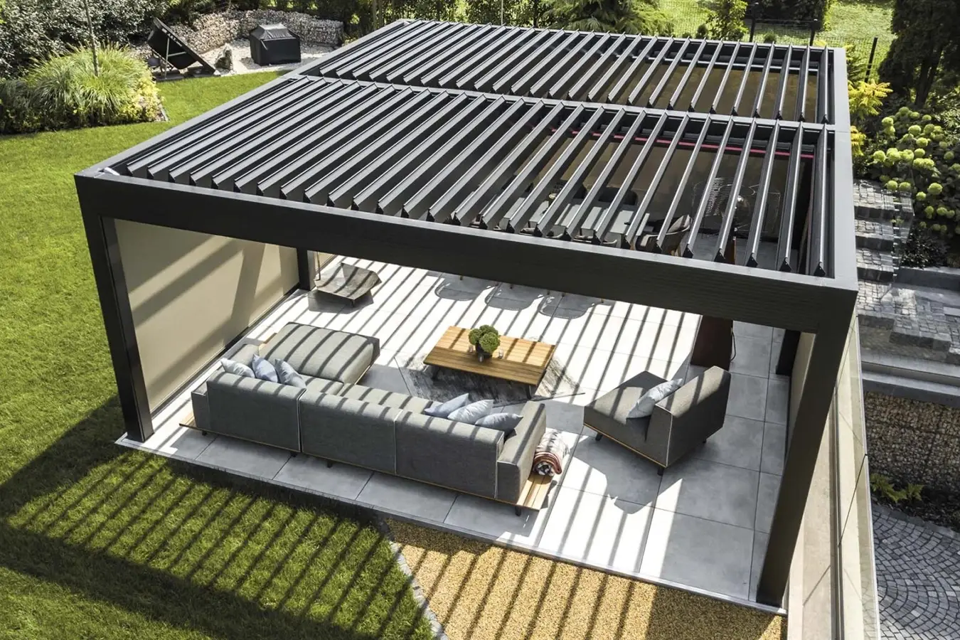 Terrasoverkapping met lamellendak